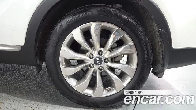 Kia Sorento — фото 21