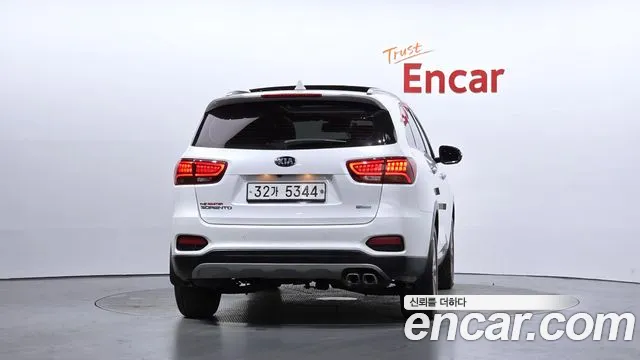 Kia Sorento — фото 4