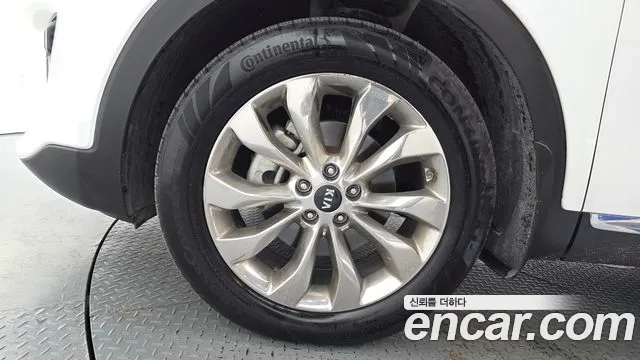 Kia Sorento — фото 5