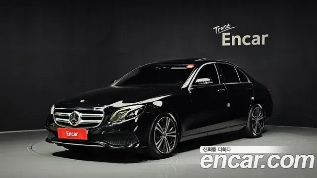 Mercedes-Benz E-Class — фото 1