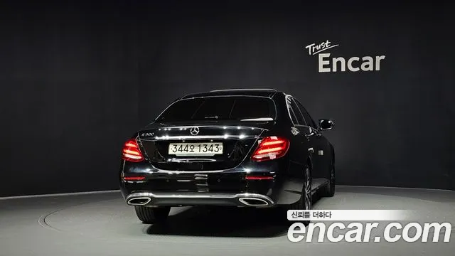 Mercedes-Benz E-Class — фото 4