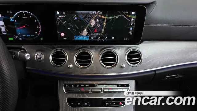 Mercedes-Benz E-Class — фото 12