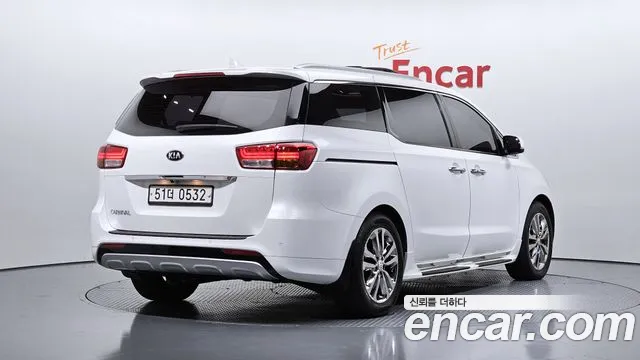 Kia Carnival — фото 1