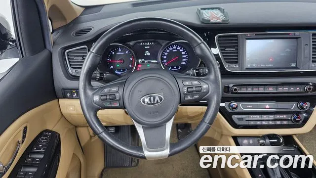 Kia Carnival — фото 12