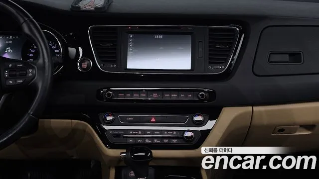 Kia Carnival — фото 13