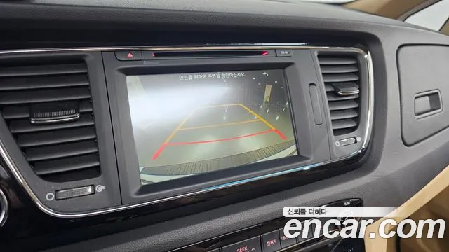 Kia Carnival — фото 14