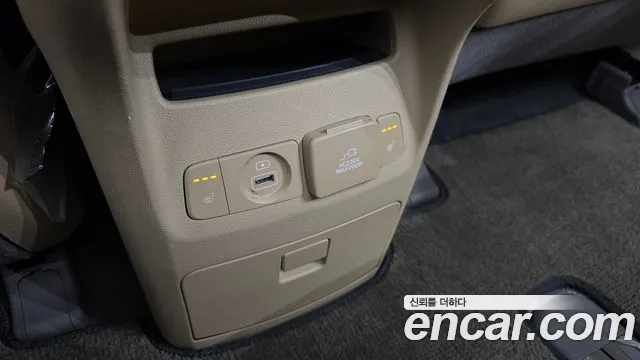 Kia Carnival — фото 17
