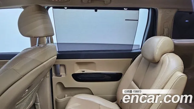 Kia Carnival — фото 25