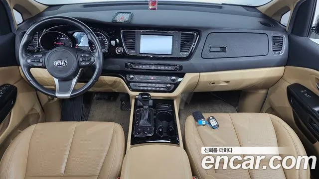 Kia Carnival — фото 6