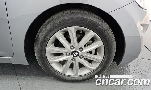 Hyundai Avante — фото 21