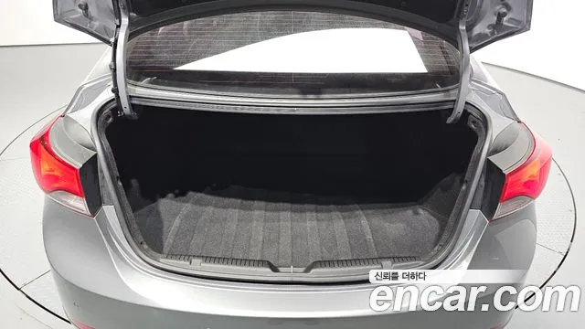 Hyundai Avante — фото 30