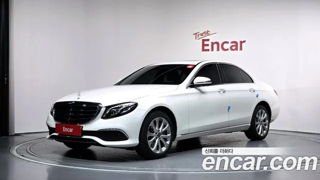 Mercedes-Benz E-Class — фото 1