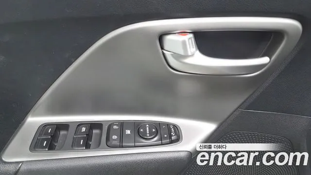Kia Niro — фото 20