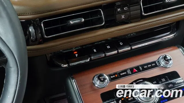 Lincoln Aviator — фото 9