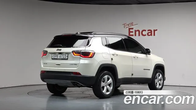 Jeep Compass — фото 1