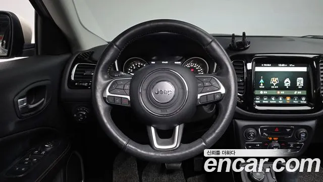 Jeep Compass — фото 12