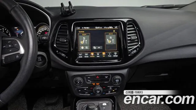 Jeep Compass — фото 13