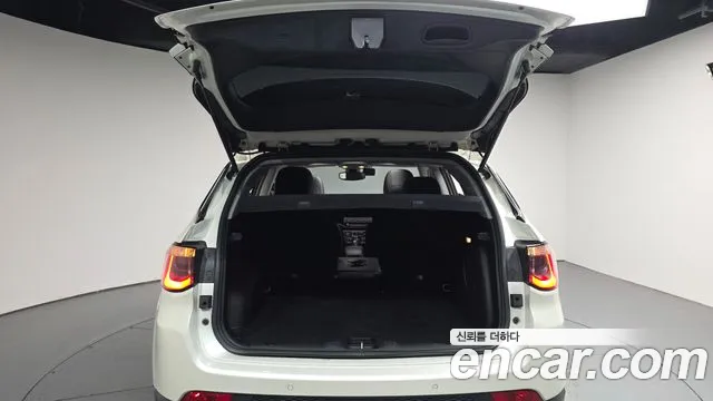 Jeep Compass — фото 19