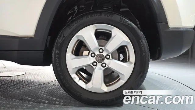 Jeep Compass — фото 21