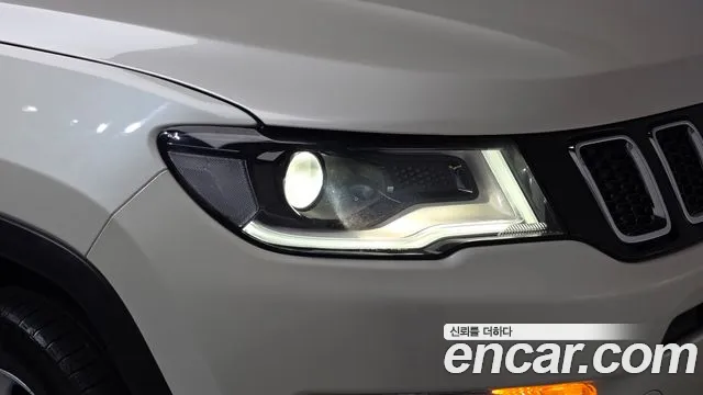 Jeep Compass — фото 22