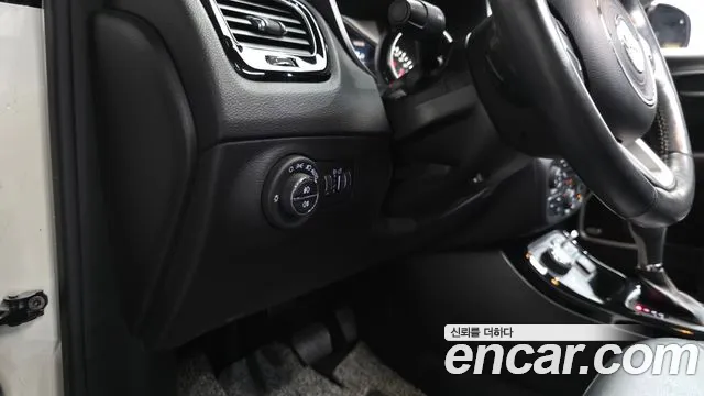 Jeep Compass — фото 30