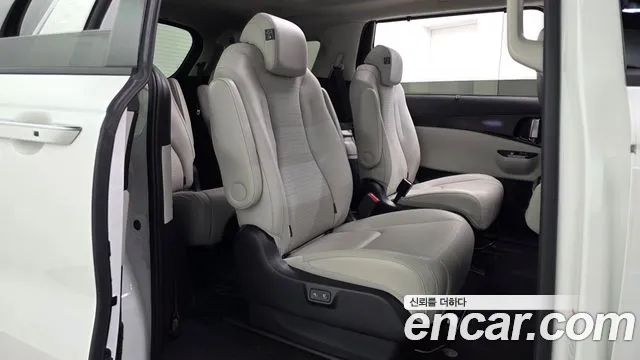 Kia Carnival — фото 11