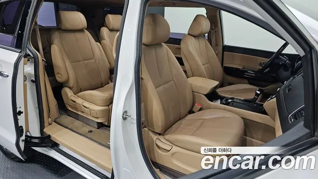 Kia Carnival — фото 11