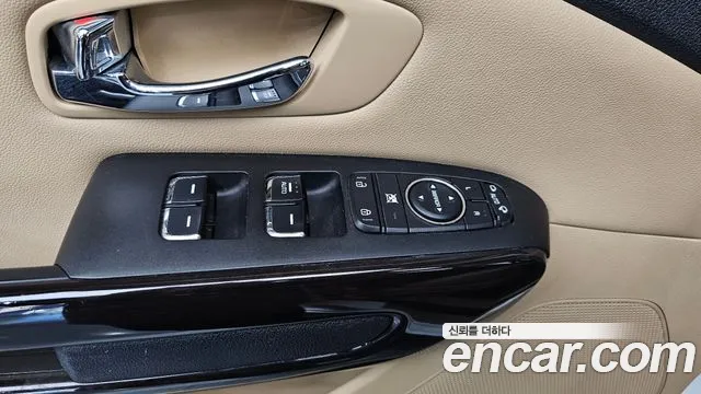 Kia Carnival — фото 17