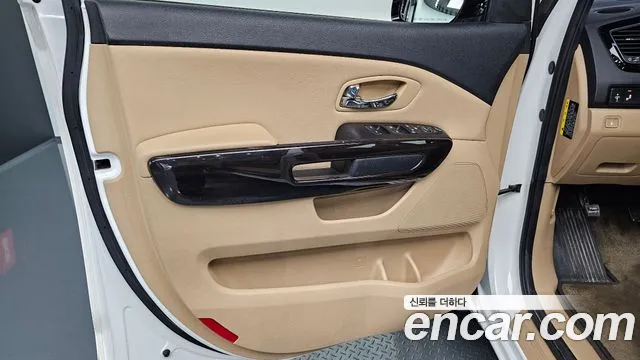 Kia Carnival — фото 24