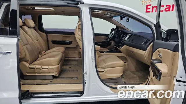 Kia Carnival — фото 26