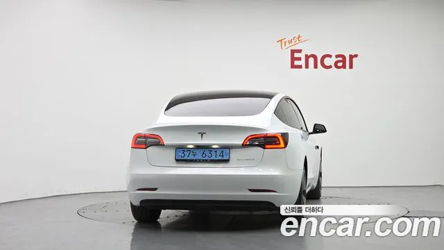 Tesla Model 3 — фото 4