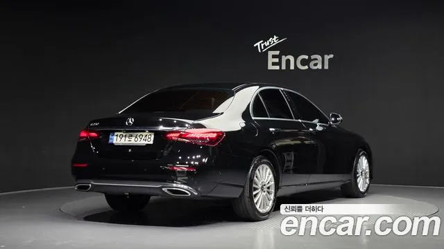 Mercedes-Benz E-Class — фото 1