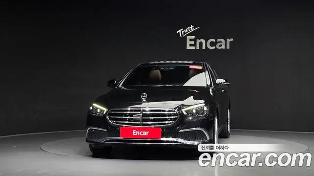 Mercedes-Benz E-Class — фото 2