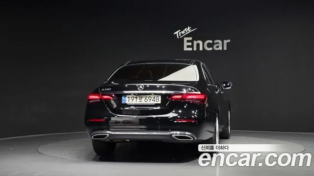 Mercedes-Benz E-Class — фото 3