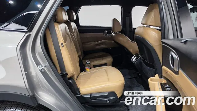 Kia Sorento — фото 11