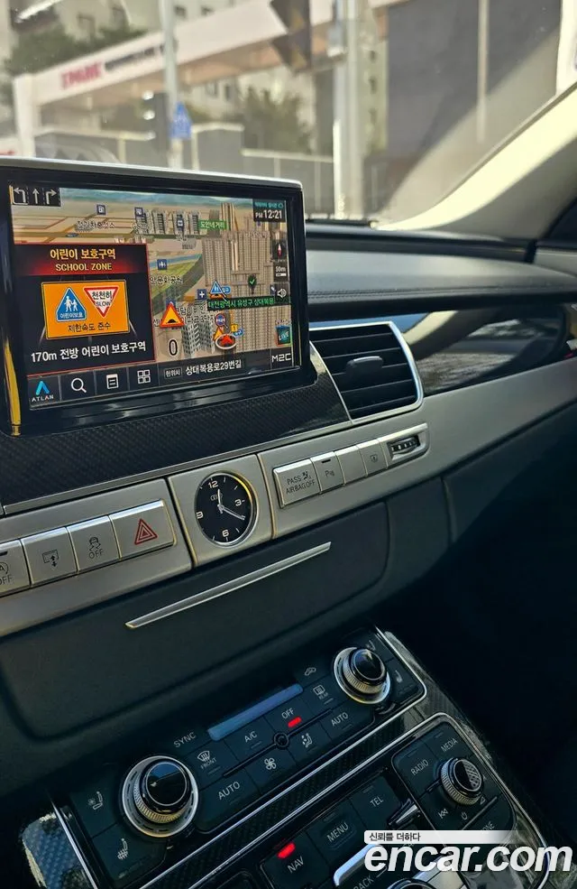Audi A8 — фото 12