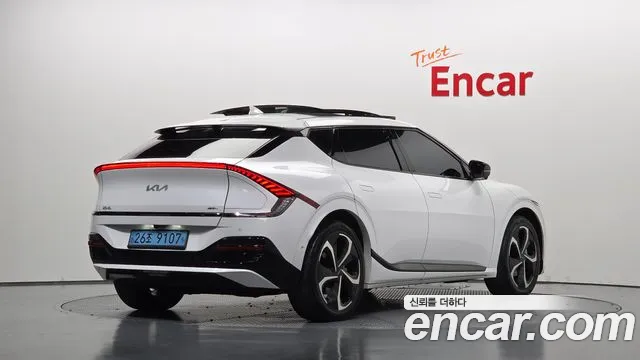 Kia EV6 — фото 1