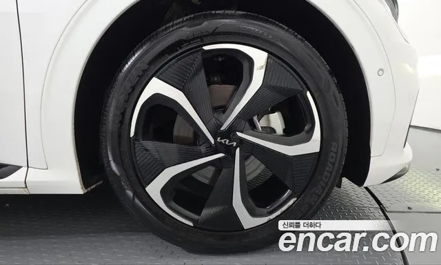 Kia EV6 — фото 21