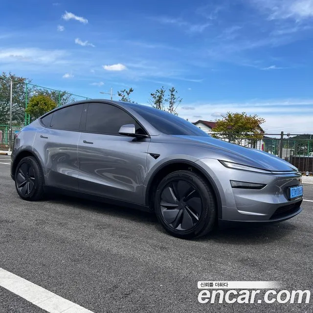 Tesla Model Y — фото 1