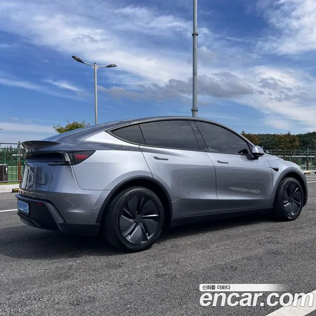 Tesla Model Y — фото 13