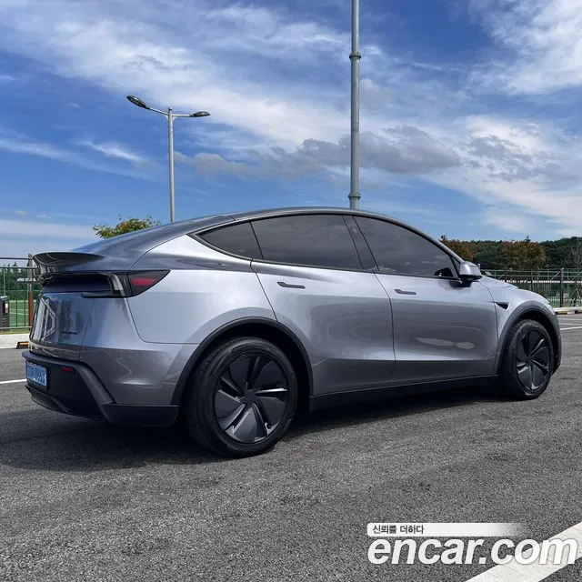 Tesla Model Y — фото 4
