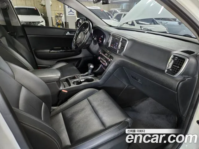 Kia Sportage — фото 12