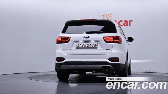Kia Sorento — фото 4