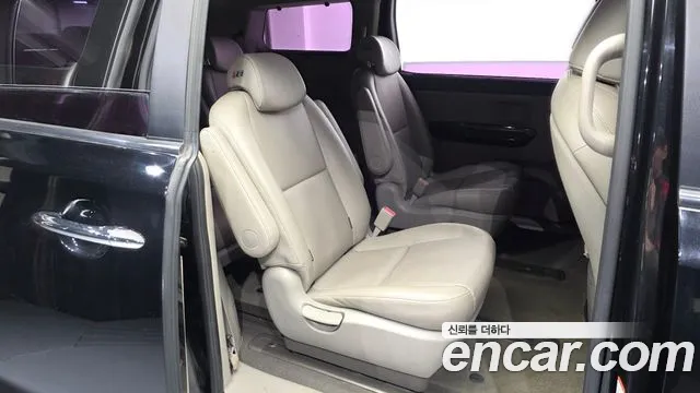 Kia Carnival — фото 11