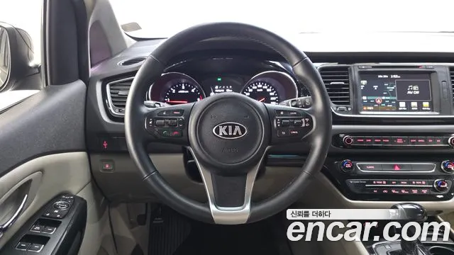 Kia Carnival — фото 13