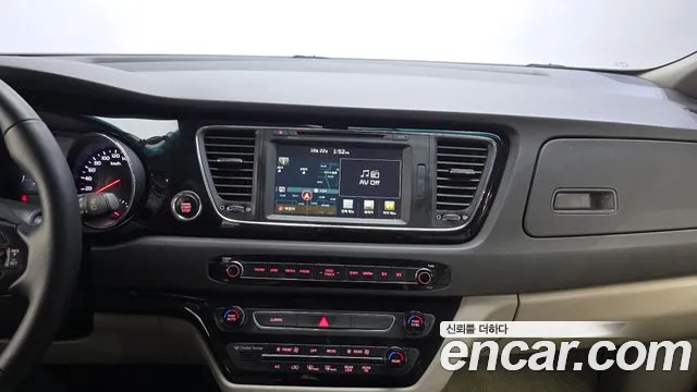 Kia Carnival — фото 14