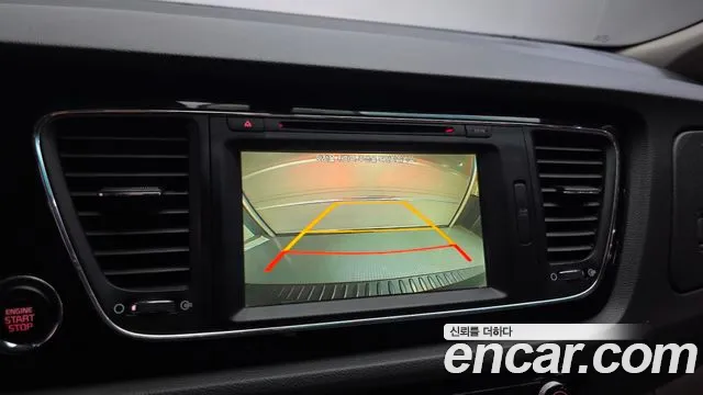Kia Carnival — фото 16