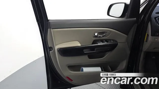 Kia Carnival — фото 24