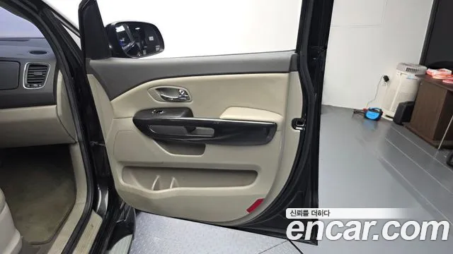 Kia Carnival — фото 25