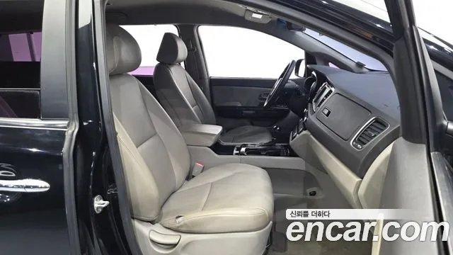 Kia Carnival — фото 26